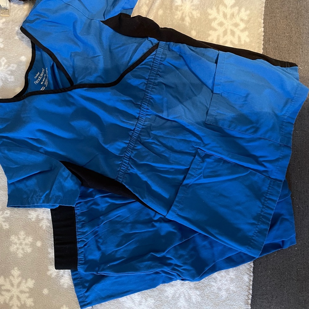 Cherokee scrub set